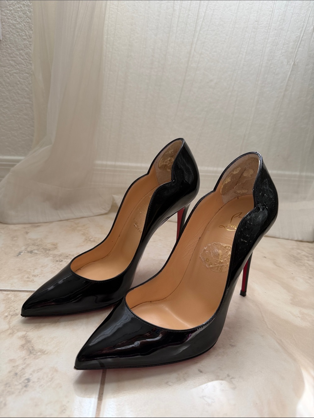 Christian Louboutin Hot Chick Scallop Pointed Toe Pump